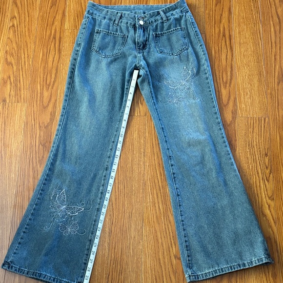 🦋 WIDE LEG FLARE JEANS WITH EMBROIDERED BUTTERFLIES 🦋 - Picture 2 of 8